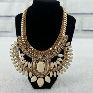 Fashion gold with white-off necklace
